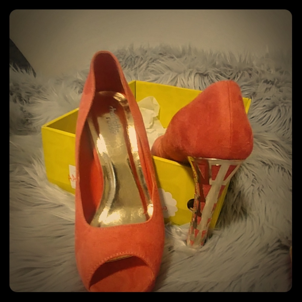Coral/Gold colored open toe heel